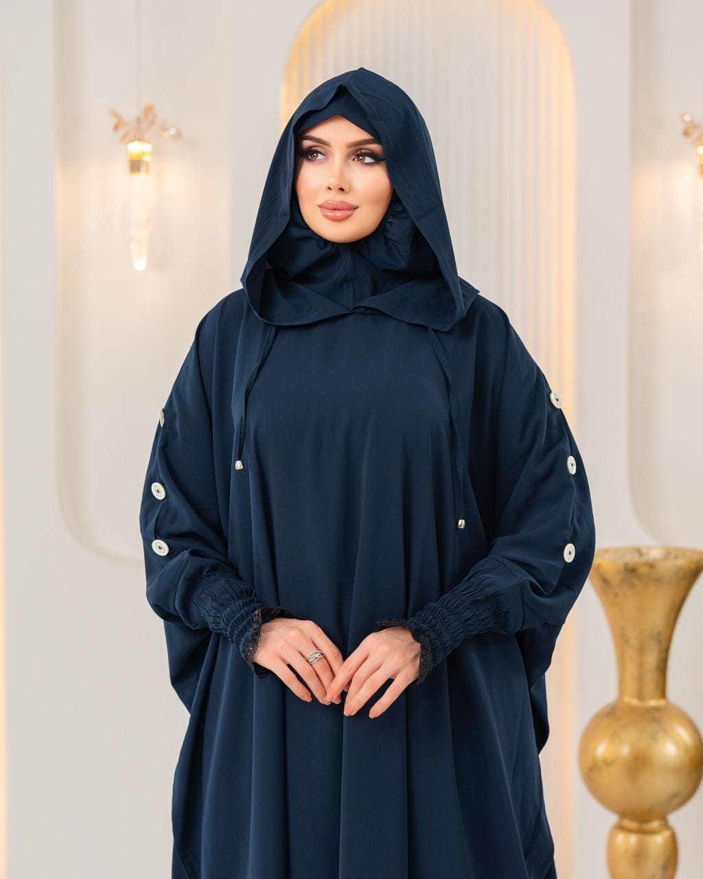 عباية خليجية زرقاء داكنة - حجاب مدمج، قماش كريب كوري فاخر