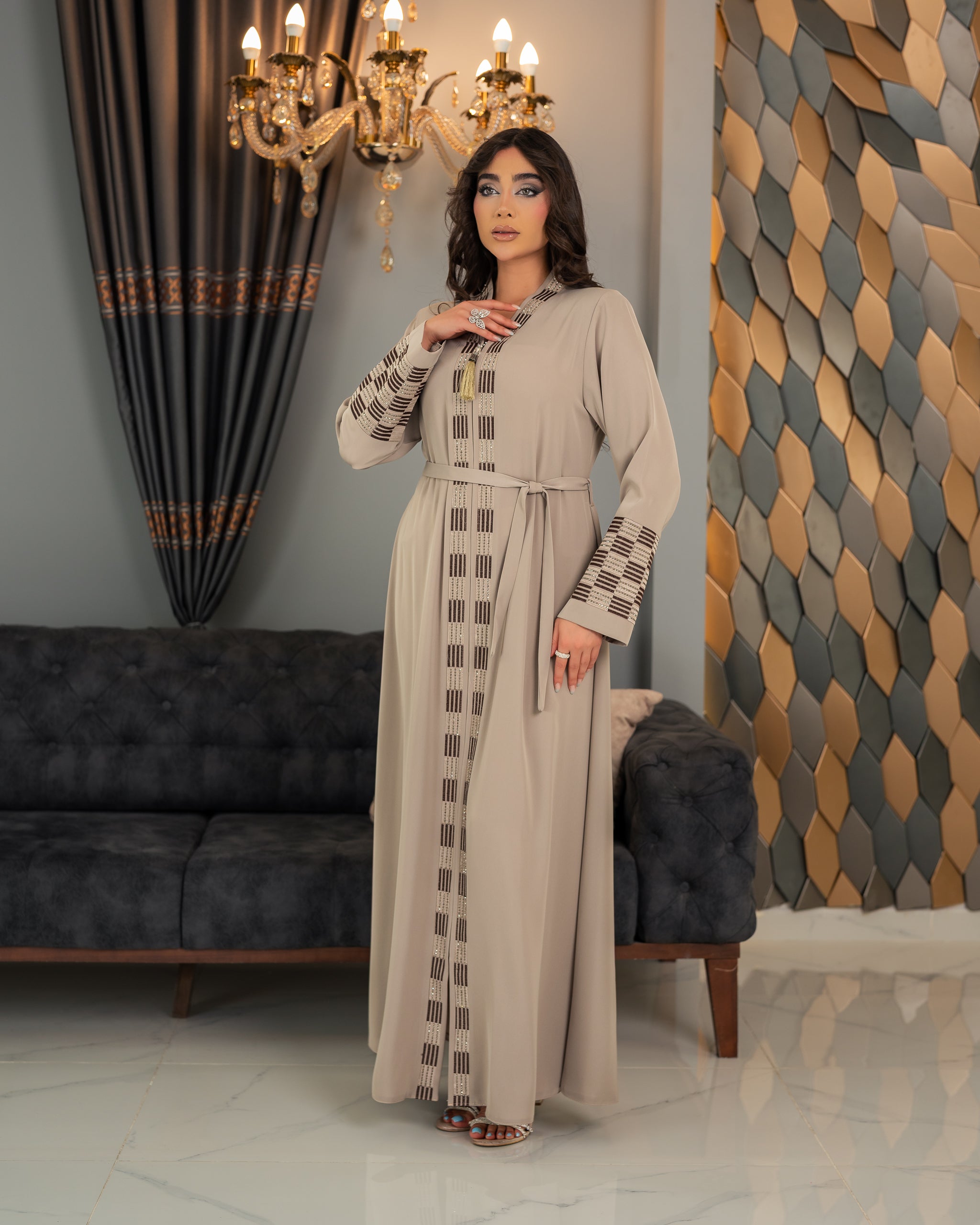 Lüks Fursan İpek Abaya | Şık ve Rahat Tasarım.